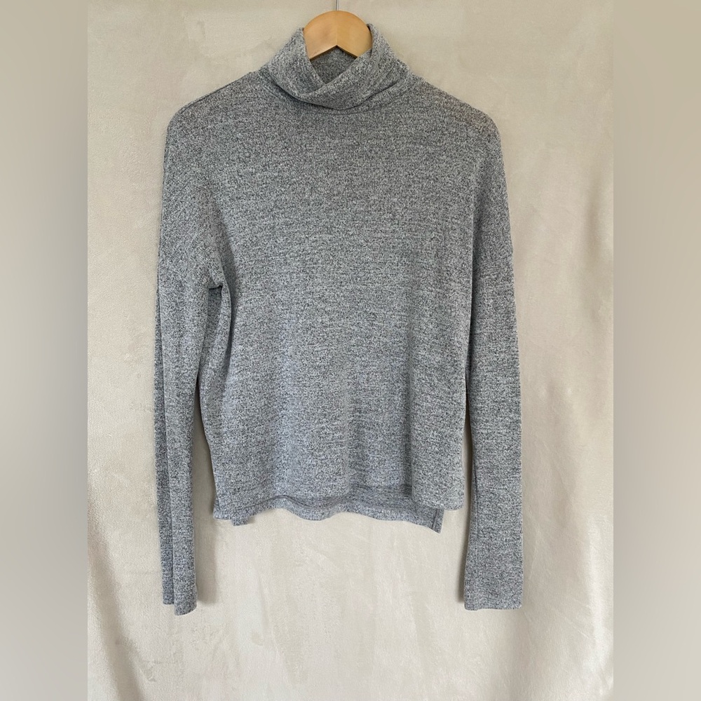 Women’s Abercrombie & Fitch Lightweight Sweater